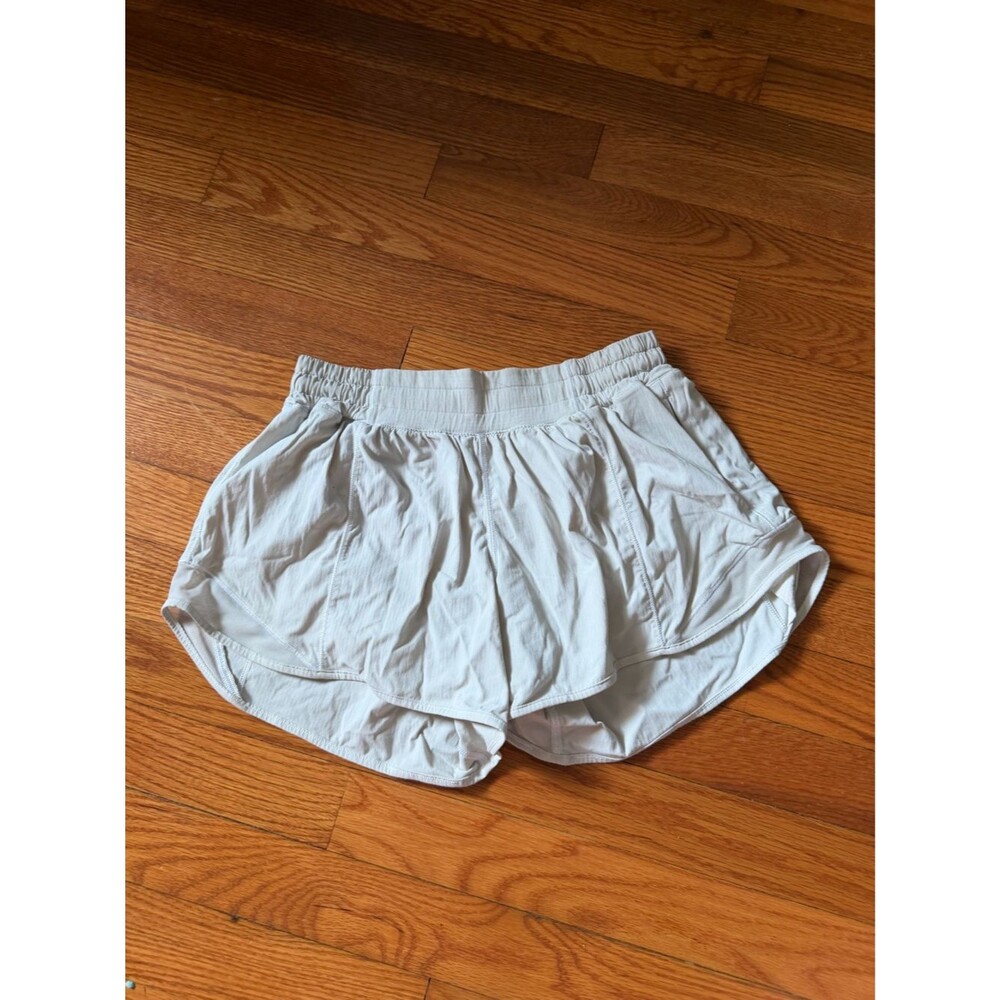 Lululemon hotty hot low rise 4" shorts size 6